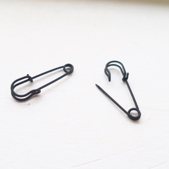 Safety Pin Earrings Vintage Style - Picture 6 of 8